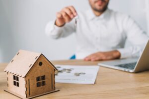 Cómo vender una vivienda con usufructo: guía para propietarios en 2026